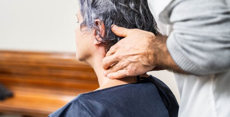 Ajuste quiropráctico cervical en Quirosalut